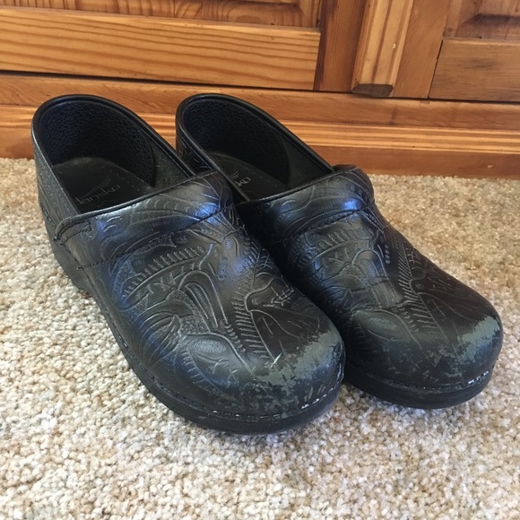Shoes - Dansko clogs